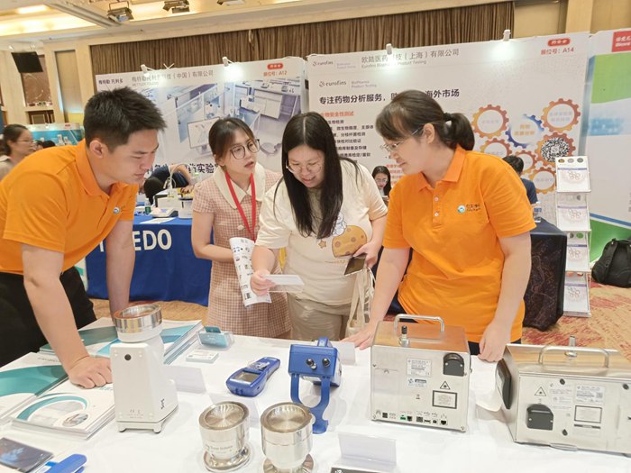 第十四屆藥品質量安全大會首日盛況直擊，億天凈化精彩亮相！