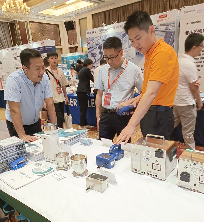 第十四屆藥品質量安全大會首日盛況直擊，億天凈化精彩亮相！