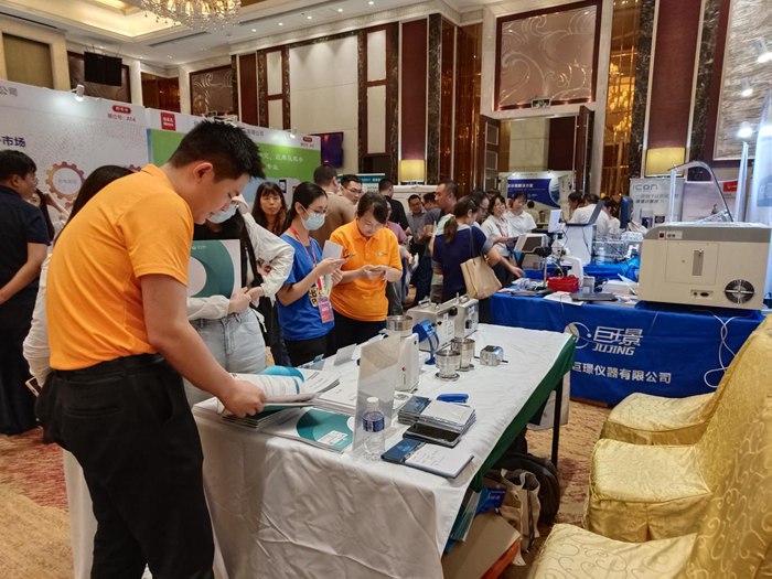 第十四屆藥品質量安全大會首日盛況直擊，億天凈化精彩亮相！